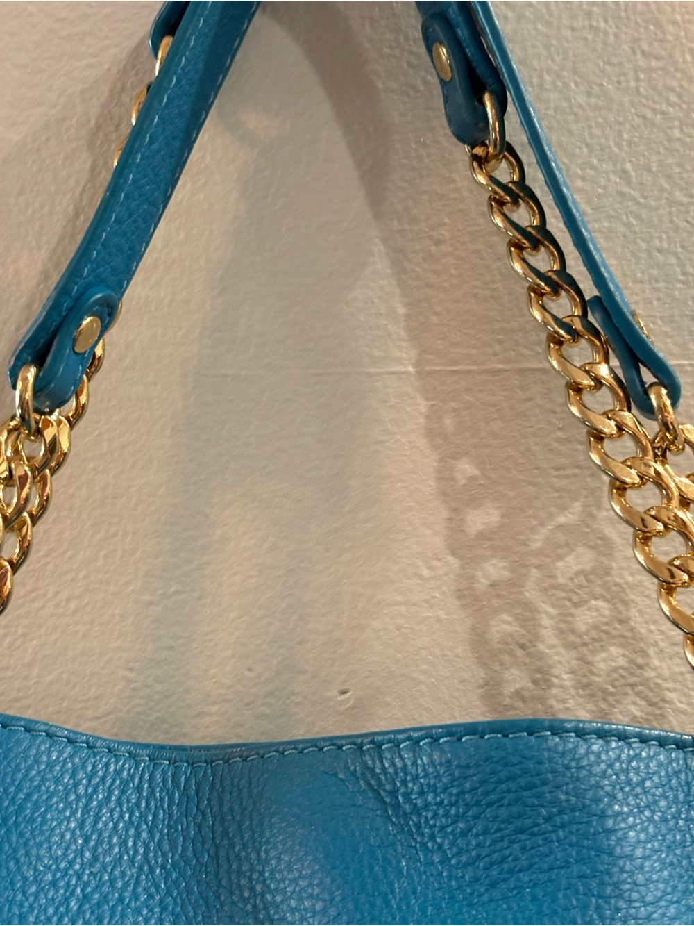 Michael Kors Jet Set Teal Pebbled Leather Shoulder Tote with Gold Chain - Picture 3 of 6